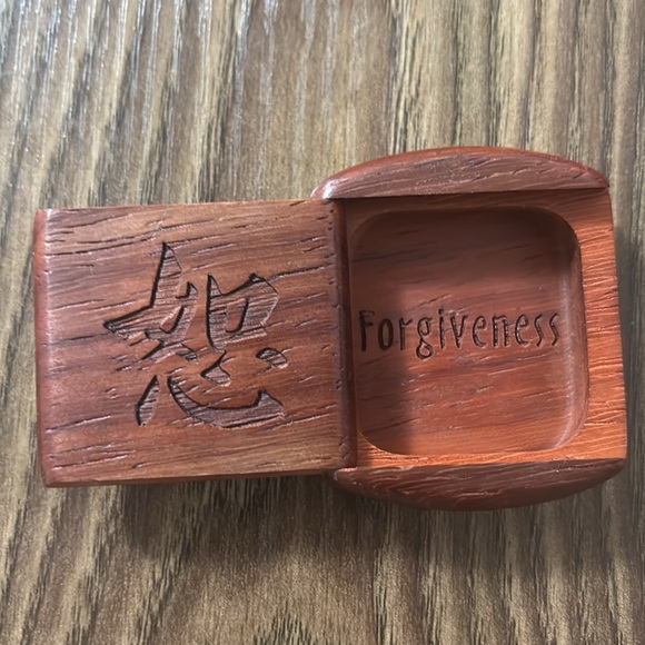 2 Hand Carved Sliding Wooden Mandarin Flash Cards “Wisdom” “Forgiveness” - Picture 10 of 10